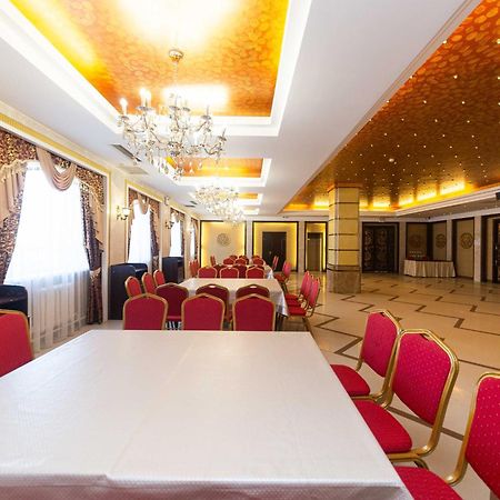 Hotel O Azamat à Astana Extérieur photo