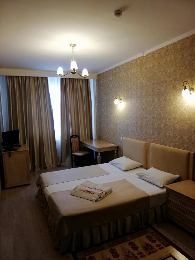 Hotel O Azamat à Astana Extérieur photo
