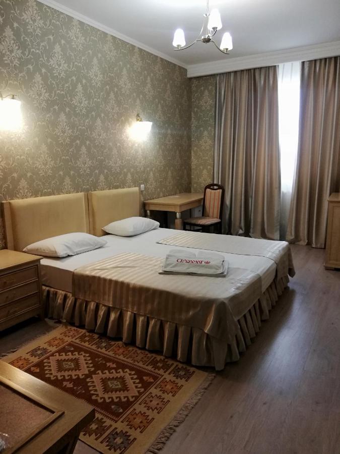 Hotel O Azamat à Astana Extérieur photo