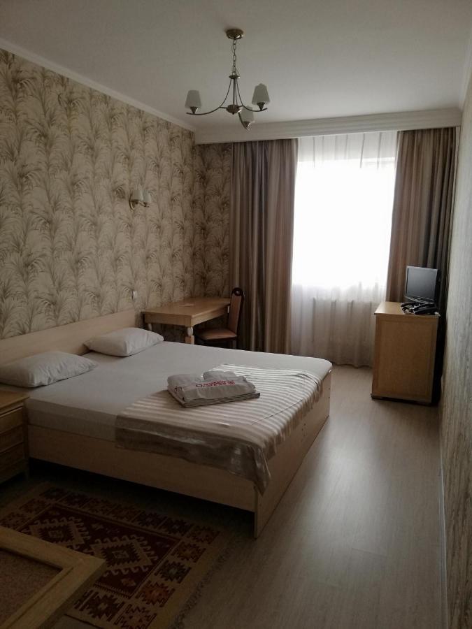 Hotel O Azamat à Astana Extérieur photo