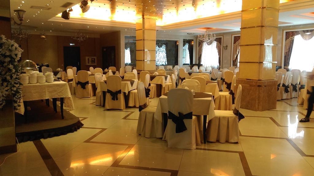 Hotel O Azamat à Astana Extérieur photo