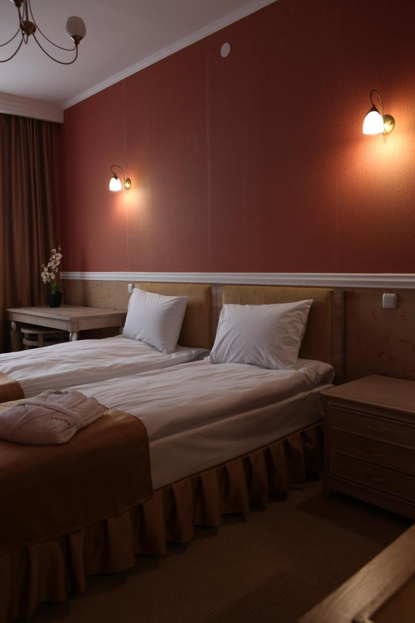 Hotel O Azamat à Astana Extérieur photo