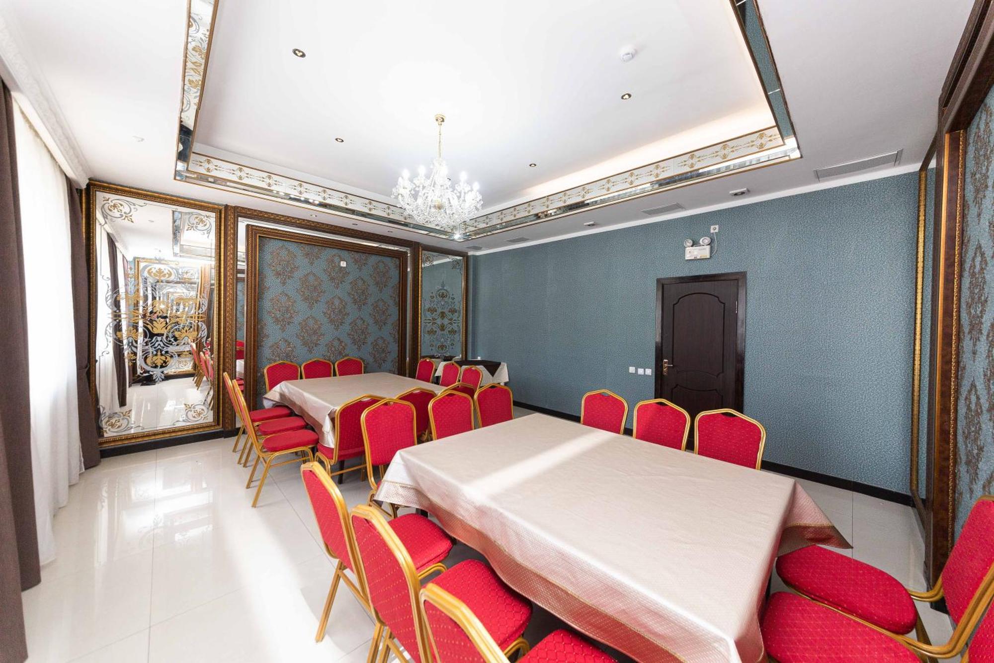 Hotel O Azamat à Astana Extérieur photo