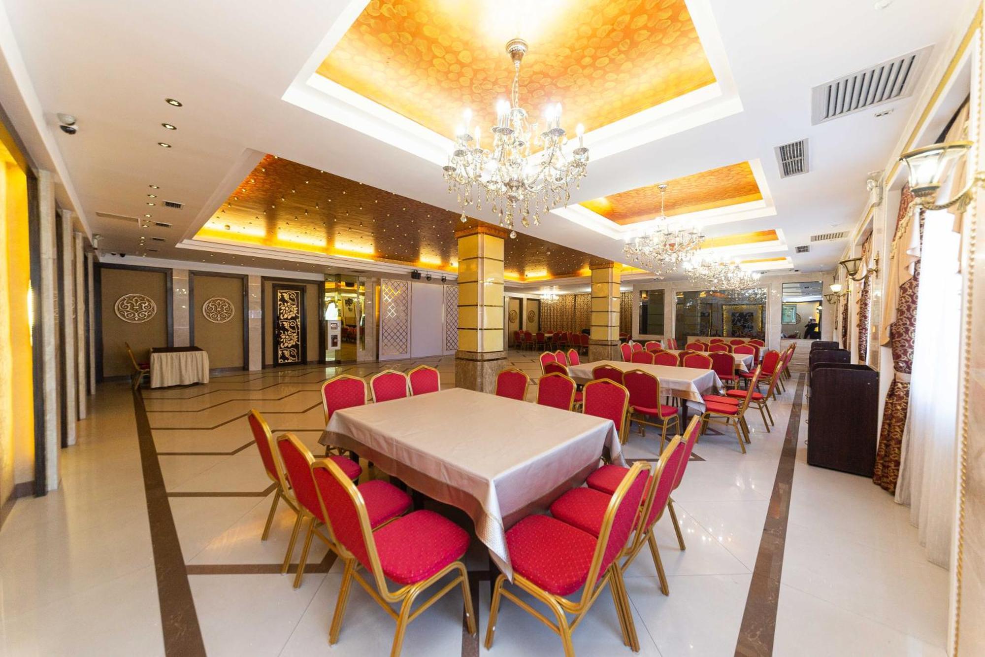 Hotel O Azamat à Astana Extérieur photo