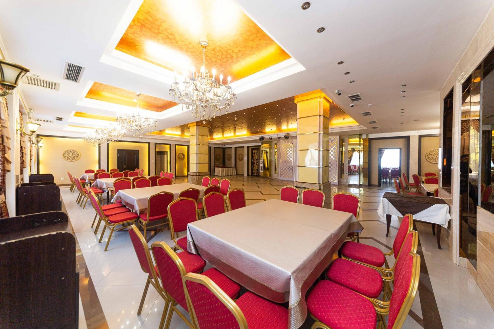 Hotel O Azamat à Astana Extérieur photo