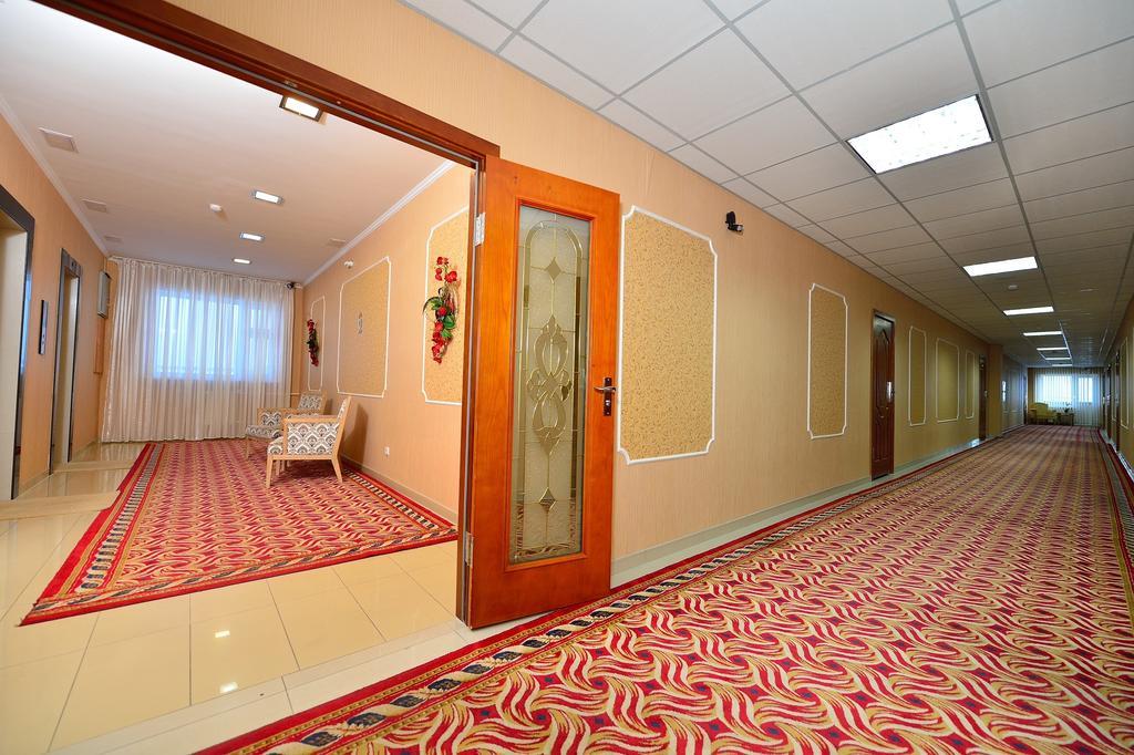 Hotel O Azamat à Astana Extérieur photo