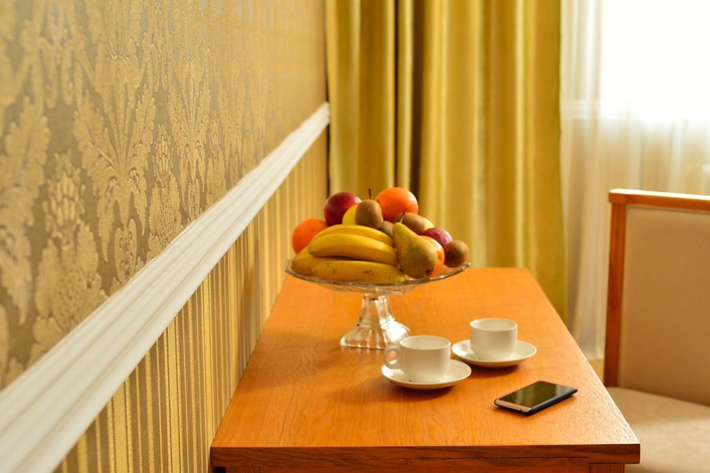Hotel O Azamat à Astana Extérieur photo
