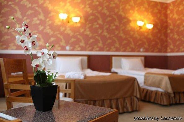 Hotel O Azamat à Astana Chambre photo