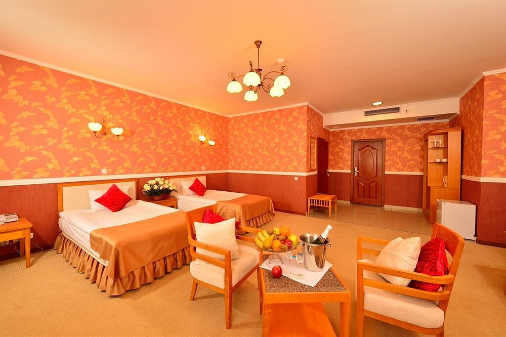 Hotel O Azamat à Astana Extérieur photo