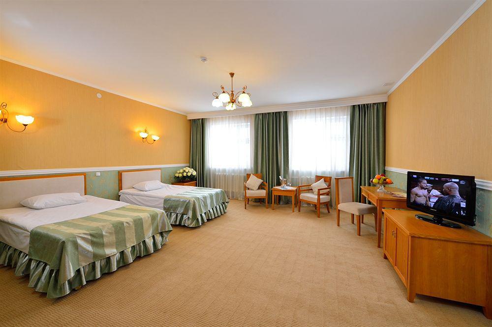 Hotel O Azamat à Astana Extérieur photo